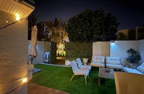 Dubai Apartamento | Modern 4BR Villa in Ranches 3 with Park View Sleep 7