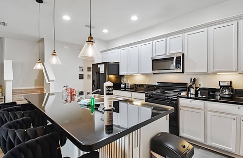 Loughman Casa | Modern 4BR w/Private Pool in Solterra Resort
