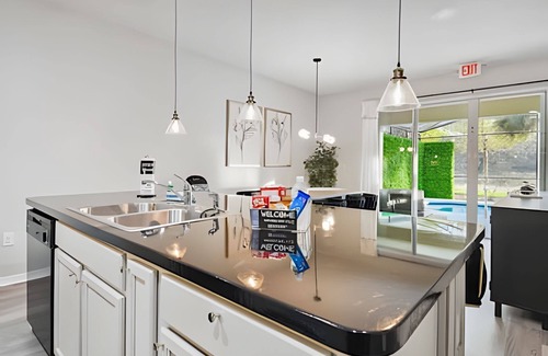 Loughman Casa | Modern 4BR w/Private Pool in Solterra Resort
