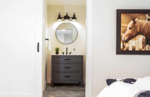 Como Casa | Modern 5 BDR Retreat - Game Room Fire Pit Creek