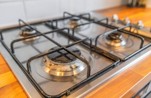 East End Casa | Modern 5 Bed Townhouse with Free Parking