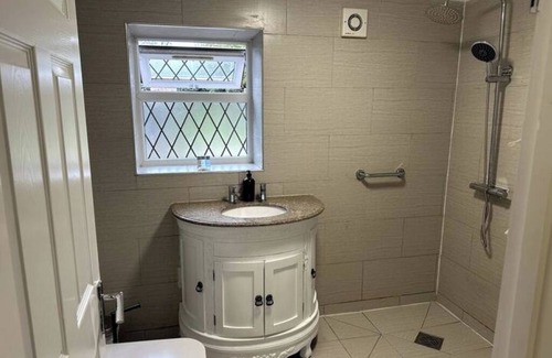 Erdington Casa | Modern 5 bedroom | Close to M6 | Fast Wi-Fi
