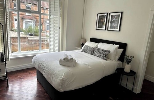 Erdington Casa | Modern 5 bedroom | Close to M6 | Fast Wi-Fi