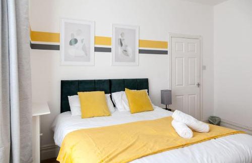 Wallasey Apartamento | Modern 5-Bedroom House with 8 Beds, Perfect for Contractors, Extended Stay Savings
