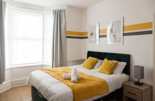Wallasey Apartamento | Modern 5-Bedroom House with 8 Beds, Perfect for Contractors, Extended Stay Savings