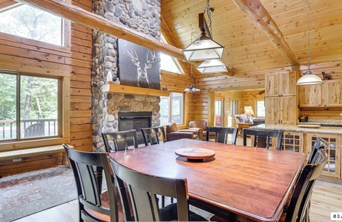 Necedah Cabina | Modern 5-Bedroom Log Cabin - 1/2 mile to Castle Rock Lake – 30 Mins to the Dells