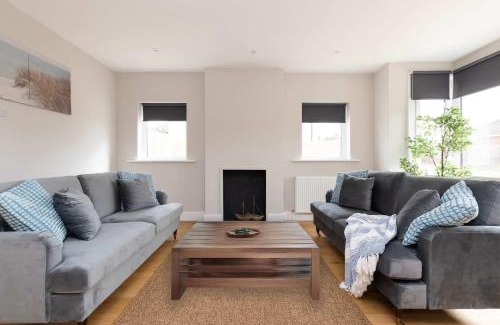 Southbourne Casa | Modern 5-Bedroom Retreat Nr Coast