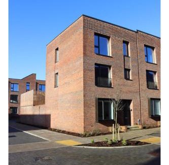 Cribbs Causeway Casa | Modern 5 Bedroom Town House with off St Parking