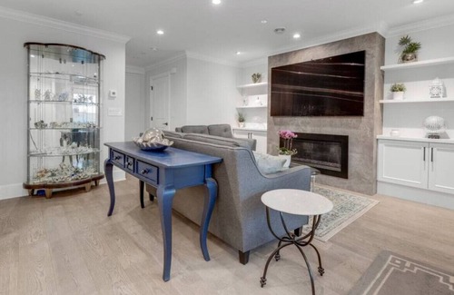 Vancouver South Casa | Modern 5-Bedroom Vancouver Home in Peaceful Area