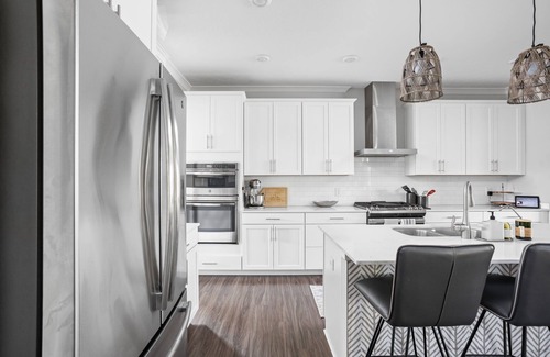 Zionsville Casa | Modern 5 BR Luxury Home, Cul-de-sac, Hot Tub, Ping Pong!