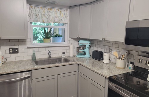 State College Casa | Modern. 5 min to Penn State Breakfast included, King bed, Game Room! Toftrees