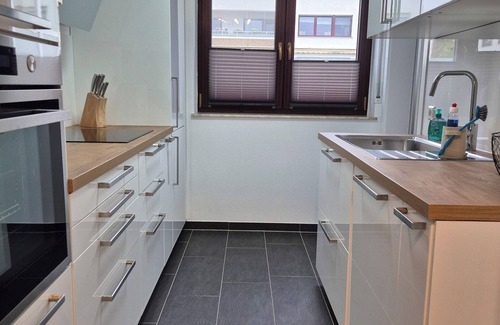 Schwieberdingen Apartamento | Modern 5-room apartment with roof terrace and conservatory