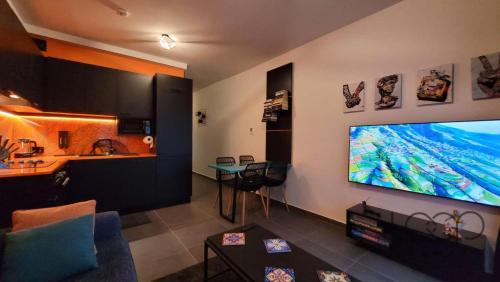 Bugibba Apartamento | Modern - 50 M From Sea - Free Wi-Fi - Super Cool - Terrace - Fully Air-conditioned