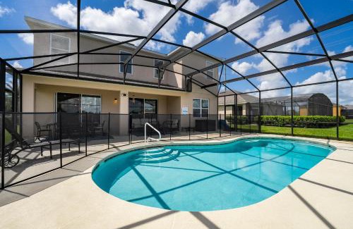 Davenport Casa | Modern 5BD, 4BA pool home in a golf resort community of Providence