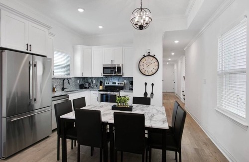 Tulane - Gravier Casa | Modern 5BR/5BA Escape | Near FQ & Private Parking