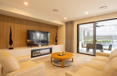 Rochedale Casa | Modern 5BR with Pool Scenic Views and Private Cinema