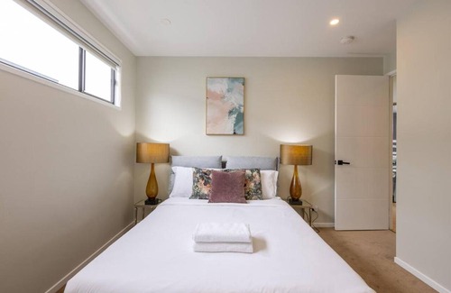 Rochedale Casa | Modern 5BR with Pool Scenic Views and Private Cinema
