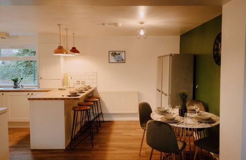 Sheffield Casa | Modern 6-Bed House Near City Centre with Parking & Fast WiFi