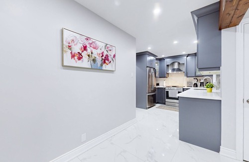Clarkson-Lorne Park Casa | Modern 6 Bedroom/3 Bath Pool Home Near the Lake