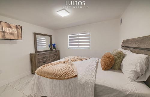 Coral Terrace Casa | Modern 6 bedroom home with Pool and BBQ in Miami L34