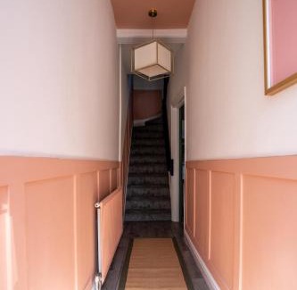Caerleon Casa | Modern 6 Person Cosy Cottage in Historical Newport