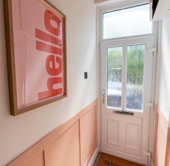 Caerleon Casa | Modern 6 Person Cosy Cottage in Historical Newport
