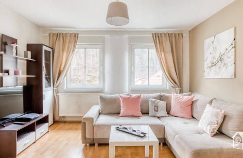 Saalfelder Hoehe Apartamento | moderno apartamento de 60 m2 en la casa DG cuidadosamente reformada