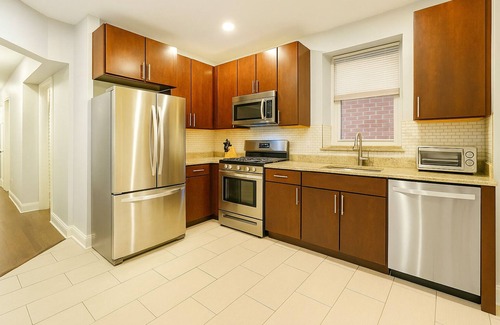 Wrigleyville Apartamento | Modern 6BR House Steps to Wrigleyville