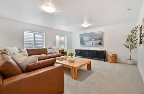 Heber Casa | Modern 6br near skiing luxe sleeps 12 hot tub
