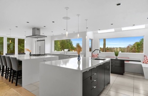 New London Casa | Modern 7-BR Chalet Minutes to Mt. Sunapee
