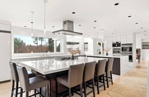 New London Casa | Modern 7-BR Chalet Minutes to Mt. Sunapee