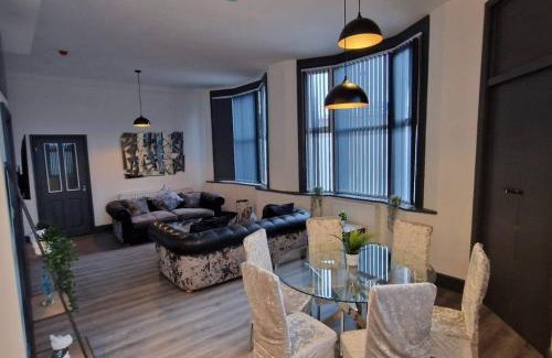 Bordesley Casa | Modern 7-BR Retreat All Ensuite