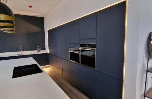 Bordesley Casa | Modern 7-BR Retreat All Ensuite