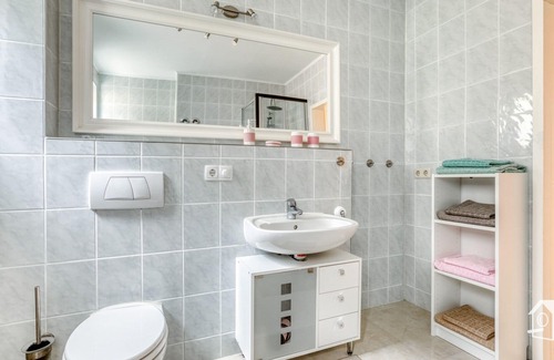 Saalfelder Hoehe Apartamento | moderna 85 m2 Apartamento en casa muy bien recientemente renovado CE