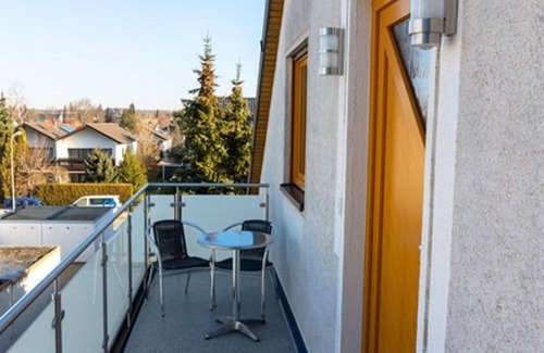 Altenfurt Apartamento | Apartamento moderno con buenas conexiones de transporte cerca de la feria.