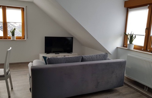 Altenfurt Apartamento | Apartamento moderno con buenas conexiones de transporte cerca de la feria.