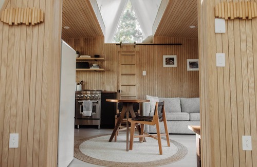 Hackensack Cabina | Modern A Frame Cabin on Private Nature Lake