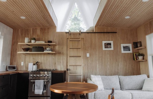 Hackensack Cabina | Modern A Frame Cabin on Private Nature Lake
