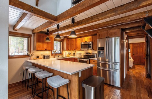 Blue River Cabina | Modern A Frame in Breck ~ Sauna ~ Spa ~ Views