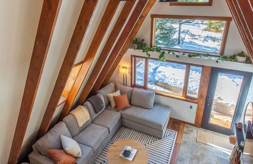 Blue River Cabina | Modern A Frame in Breck ~ Sauna ~ Spa ~ Views