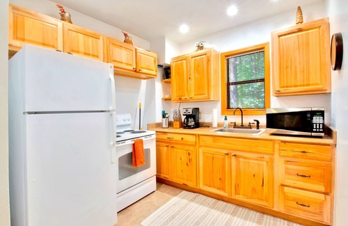 Young Harris Cabina | Modern A-Frame in Blairsville - Indoor Hot Tub & Firepit