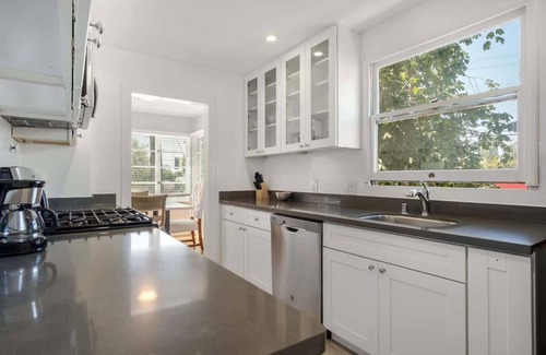 North Berkeley Apartamento | Modern Abode 2BD with Garden and Garage