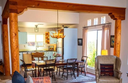 Tyrone Casa | Modern Adobe close to Downtown