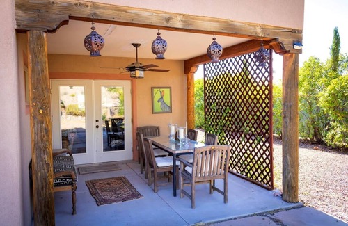 Tyrone Casa | Modern Adobe close to Downtown