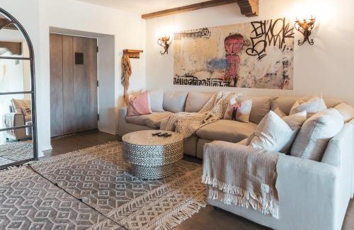 Silver Lake Casa | Modern & Airy Silver Lake 2 bedroom 2 bathroom front House with Parking
