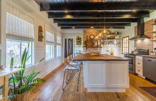Fort Monmouth Cabaña | Vibrante casa costera con vista al río y playa 1. 5 m