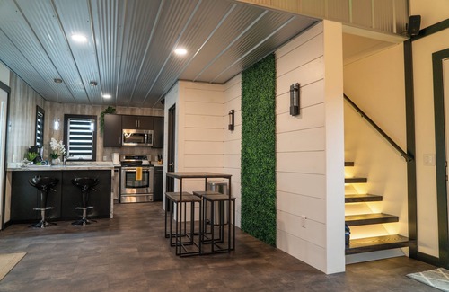 Holmesville Casa | Modern Amish Country Home, close to Berlin, Millersburg, Wooster, Loudenville.