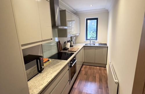 Hampton Wick Apartamento | Modern and cozy 2-guest flat with gated parking