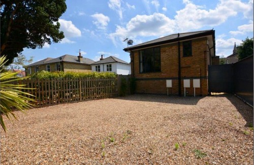 Hampton Wick Apartamento | Modern and cozy 2-guest flat with gated parking