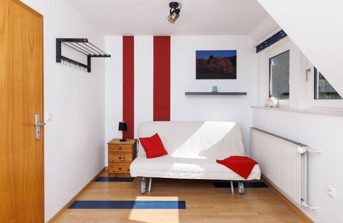 Hilchenbach Apartamento | Modern and beautifully situated top floor apartment (80 sqm)
